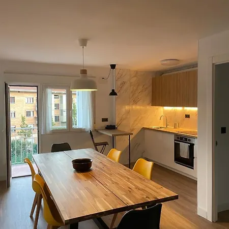 Cozy 6' From San Sebastian + Parking Apartment *
